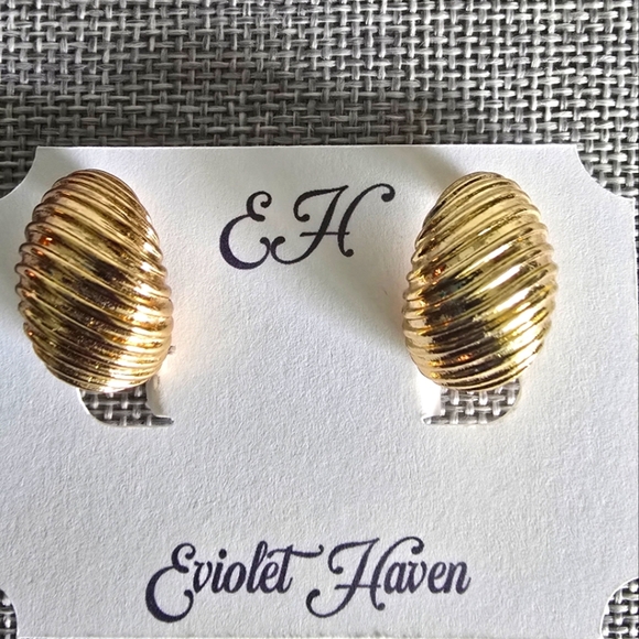 Gold Shell Shrimp Style Clip on Earrings - Picture 1 of 3